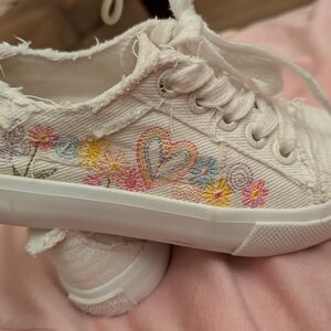 Blowfish Malibu Floral Embroidered Canvas Sneakers (Never Worn)